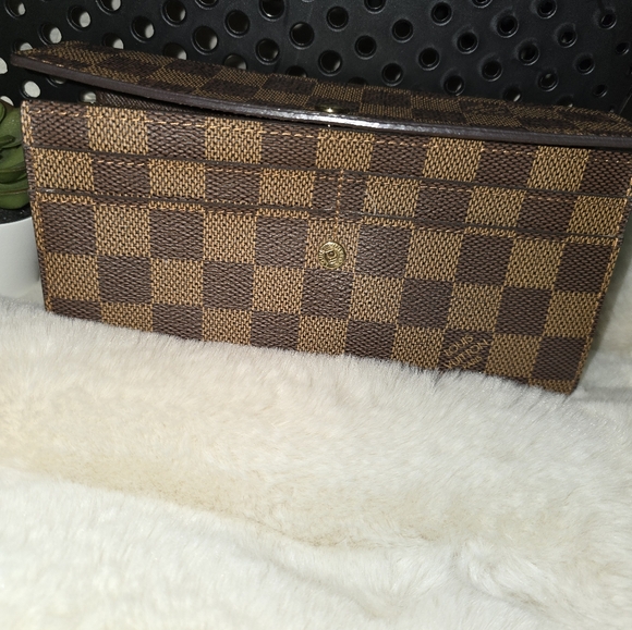 LOUIS VUITTON Damier Ebene Sarah Wallet - Picture 9 of 15